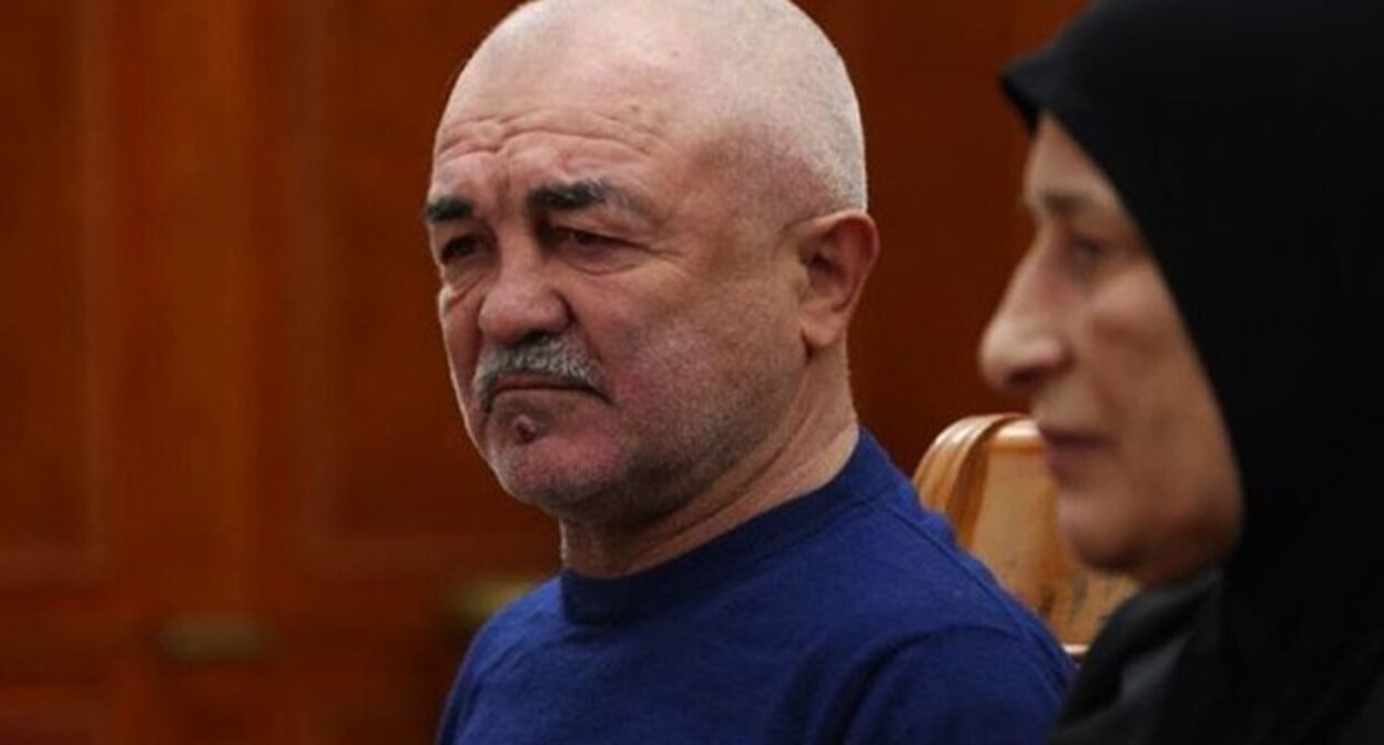 The parents of Kurban Dalgatov. Photo: https://hakikat.info/kat/lenta-novostej/item/roditeli-pogibshego-v-hode-pytok-v-policzii-kurbana-dalgatova-provedut-miting-v-mahachkale/