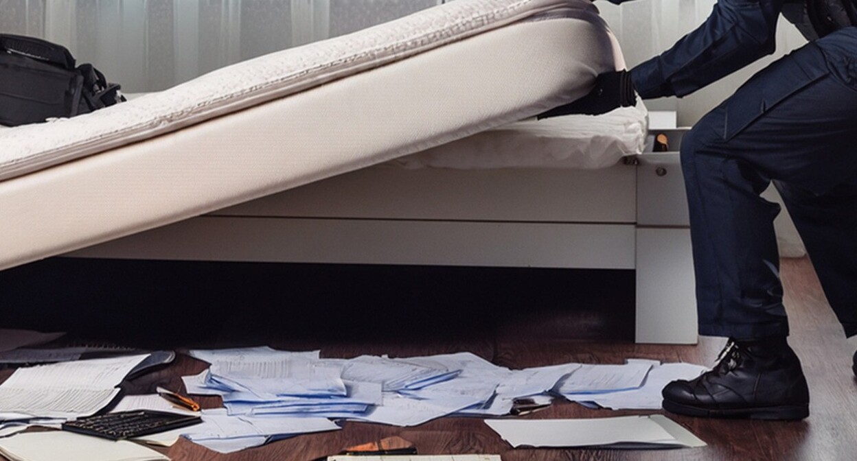 A search of the home. Picture made in Photoshop by the "Caucasian Knot"