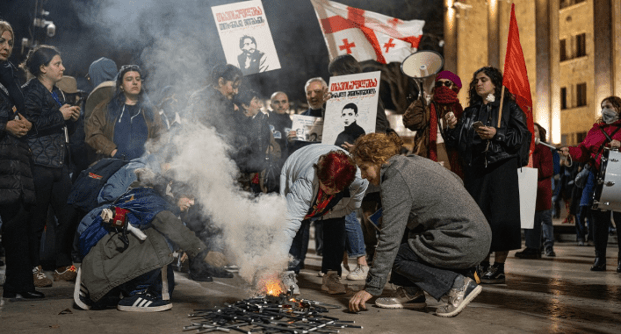 The participants of the women's march burned the bars at the Georgian Parliament. Screenshot of a photo taken by Mindia Gabadze for Publika on March 8, 2025 https://www.facebook.com/photo?fbid=1389788649087348&amp;set=pcb.1389788782420668 the activities of the Meta Company, owning Facebook, are banned in Russia 