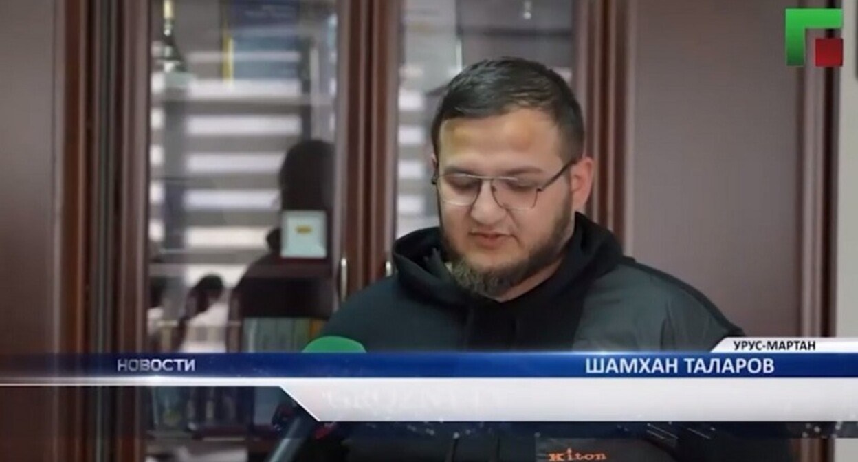 Shamkhan Talarov publicly apologizes to the Urus-Martan hospital staff. Screenshot of a video by the “Grozny” TV Channel https://vk.com/groznytv?w=wall-42535075_135470