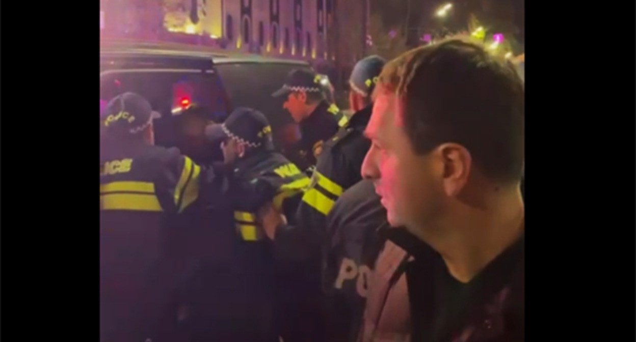 The police detains protesters. Tbilisi, April 7, 2025. Screenshot of a video https://t.me/Tbilisi_life/38706