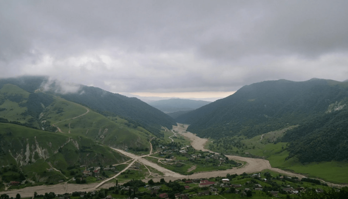 A Chechen village. Screenshot of a photo posted on a website https://www.culture.ru/events/3606150/urok-kraevedeniya-selo-v-kotorom-ya-zhivu