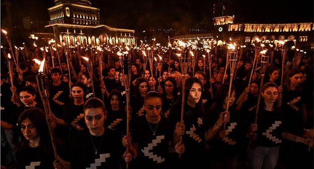 A torchlight procession in Yerevan. Photo: Narek Alexanyan https://hetq.am