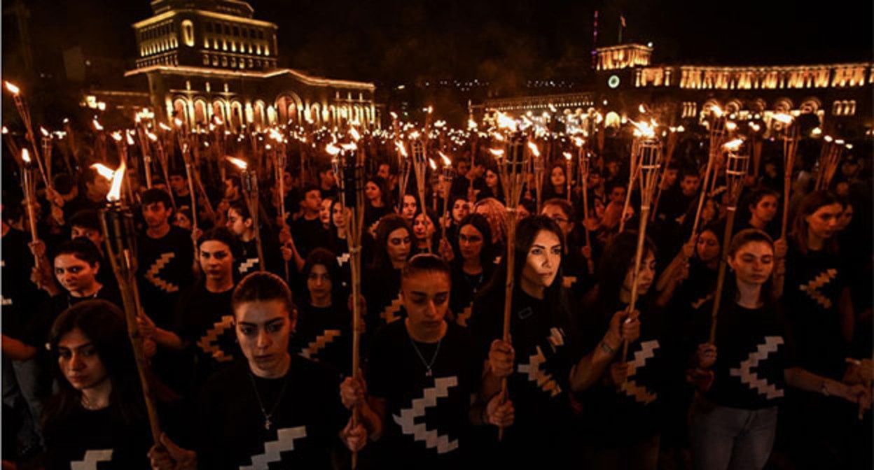 A torchlight procession in Yerevan. Photo: Narek Alexanyan https://hetq.am