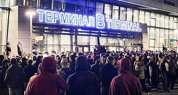The riots at the Makhachkala Airport. Photo: https://www.youtube.com/watch?v=_8wl_GWpzDk

