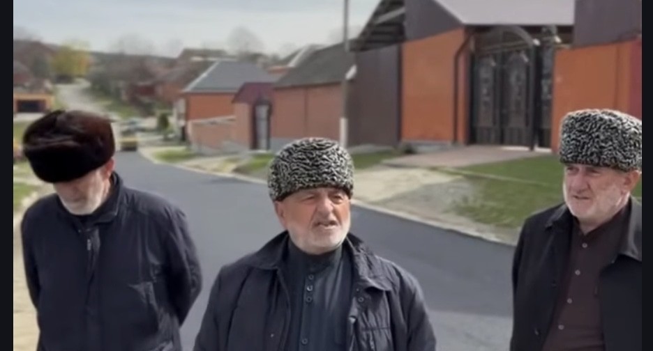 Residents of Plievo demonstrate a section of the street they have paved at their own expenses. A frame from the video by Fortanga Org / YouTube
