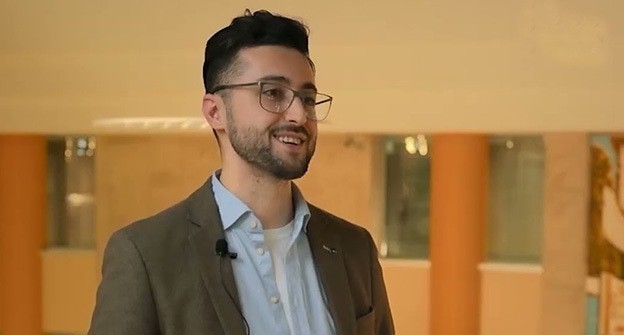 Igbal Abilov.Screenshot of the video: https://www.youtube.com/watch?v=LvV1TCazR