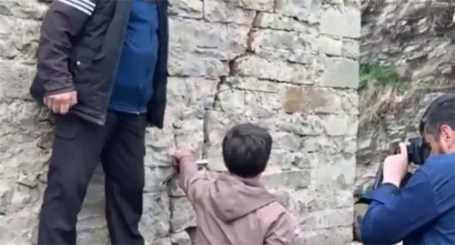 Examination of the bridge in the village of Kunki: Screenshot of the video: https://t.me/dagnasledie/2557?single
