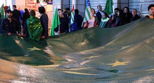 Circassian flag at a Circassian rally in Turkey. Photo by Magomed Tuaev for the “Caucasian Knot”.