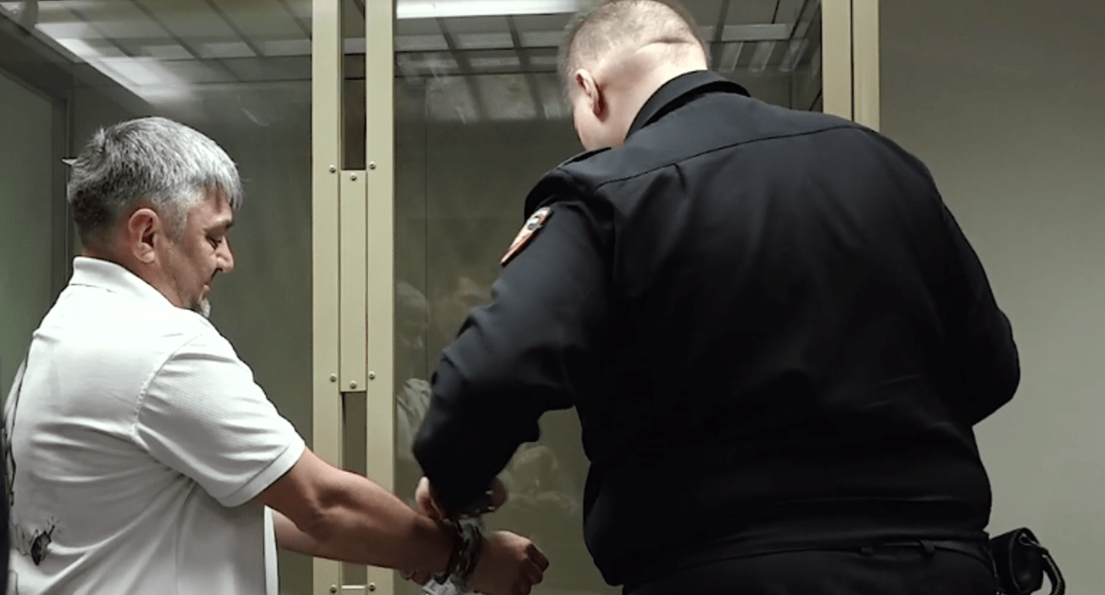 Vladimir Yarotsky taken into custody from the courtroom: still frame from the video of the United Press Service of the Courts of Kuban (Krasnodar Territory) from May 21, 2025: https://t.me/opskuban/1221