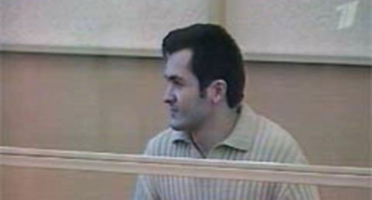 Dokku Djantemirov. Screenshot of photo https://www.1tv.ru/news/2004-04-29/245610-zavershenie_gromkogo_sudebnogo_protsessa_v_rostove_na_donu
