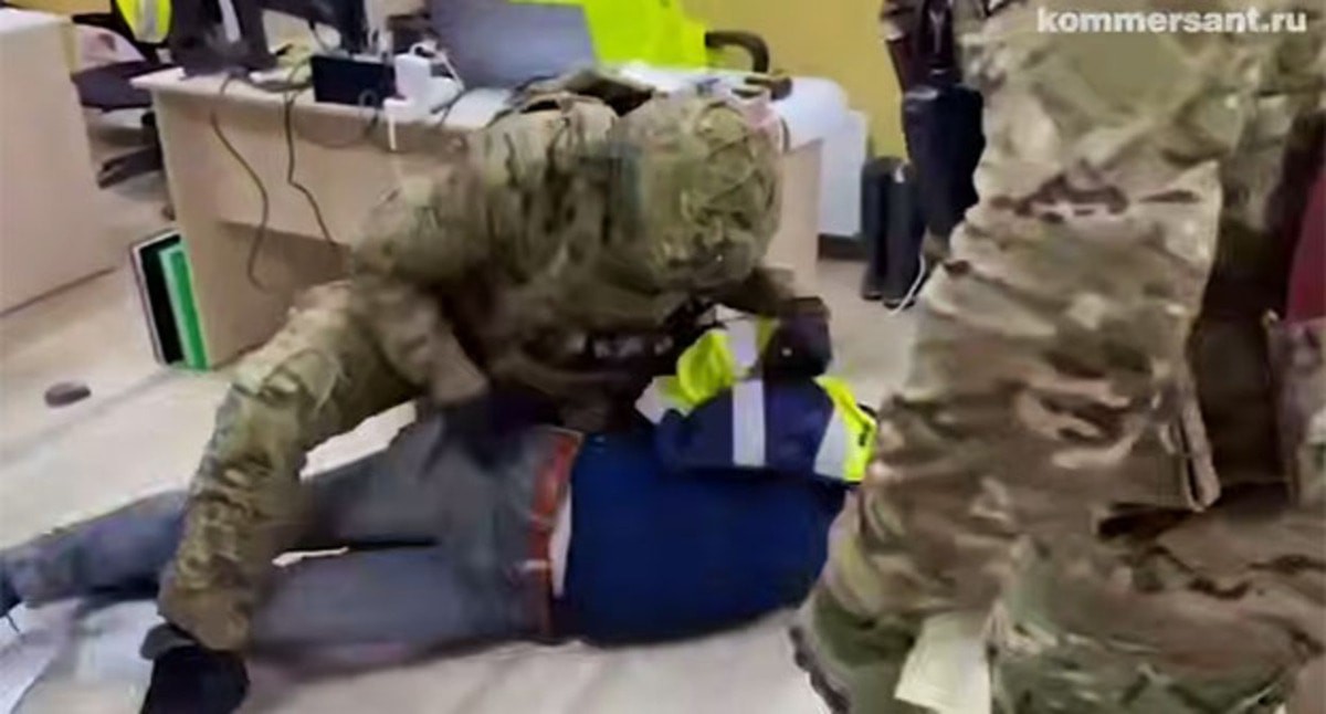 Detention of a spy at Sukhum airport. June 10, 2025. Video screenshot https://t.me/kommersant/84801