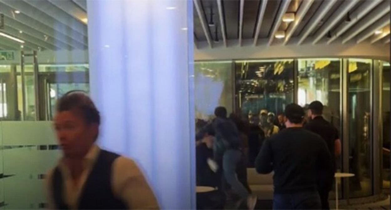 Shootout in front of the “Wildberries” Company’s office. A still frame from the video by the “Caucasian Knot”, https://youtu.be/NXj-73-p7V4.
