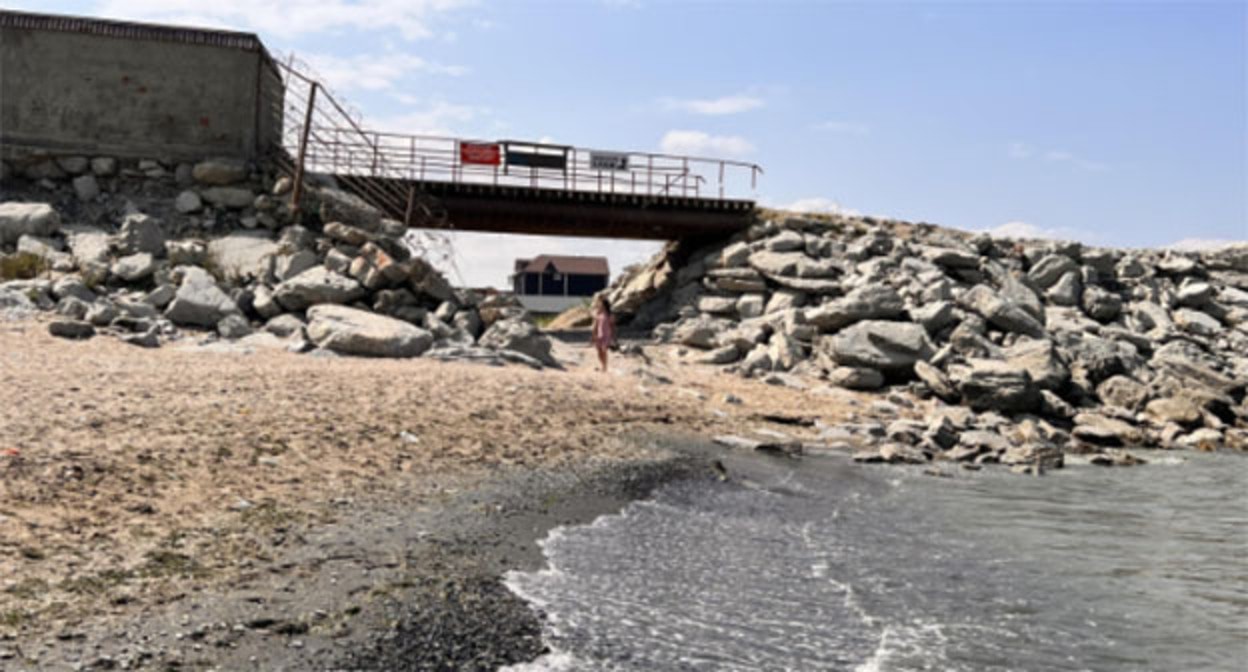 Women’s beach in Makhachkala. Photo by https://2gis.ru/makhachkala/gallery/firm/70000001023611171/photoId/30258560109542079