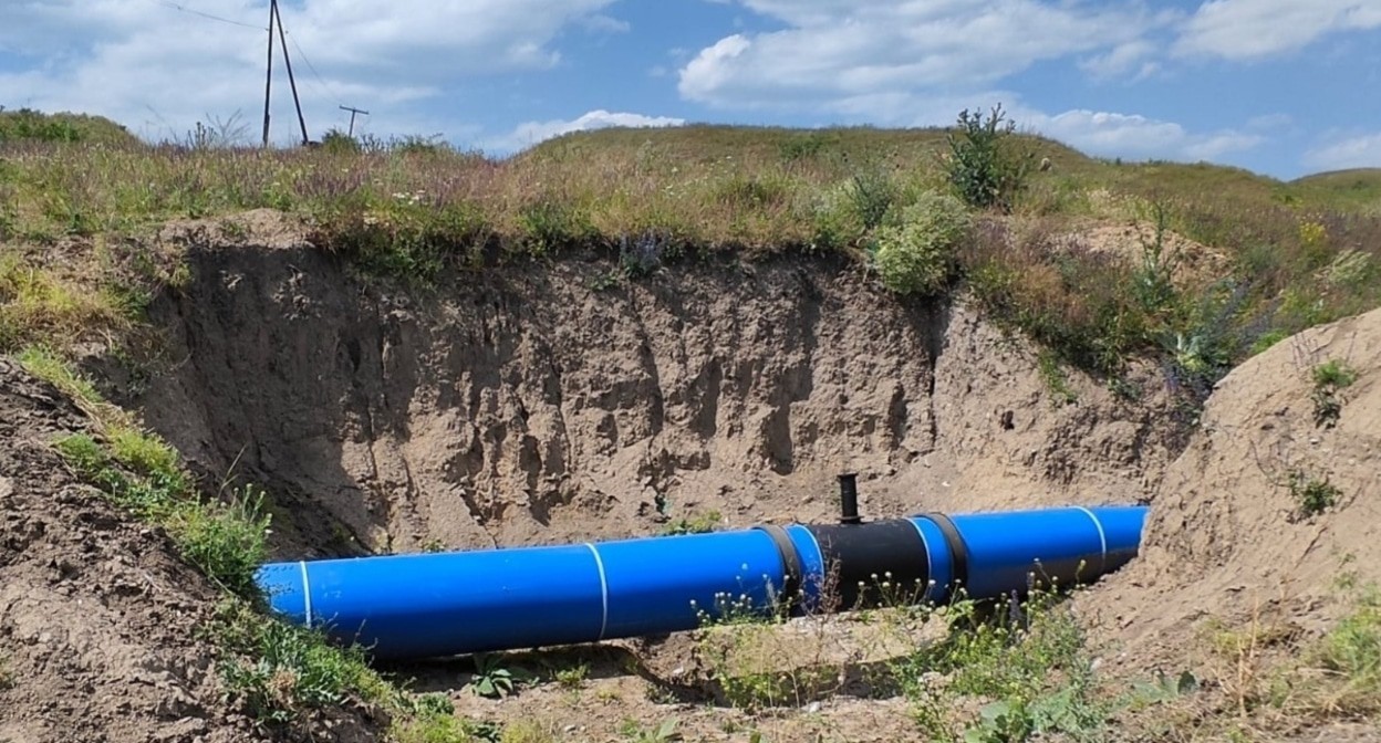 Water pipe near Baksan. Photo by Viktor Kotlyarov, provided to "Kavkazsky Uzel" by the author.