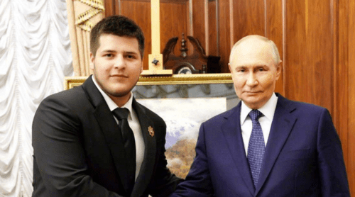 Adam Kadyrov (left) with Vladimir Putin. Screenshot of a photo from Ramzan Kadyrov's Telegram channel from 06/28/25, https://t.me/RKadyrov_95/5808