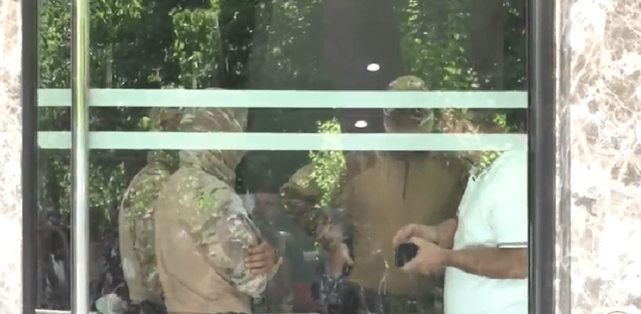 Security forces at the head office of the Electric Networks of Armenia company. Still frame from News.Am video from 07/08/25, https://news.am/rus/news/892955.html