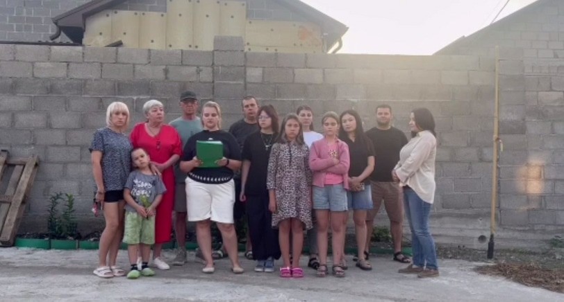 Authors of the video message. Video frame from the telegram channel "Pyatigorsk Online" https://t.me/ptgorsk/26089