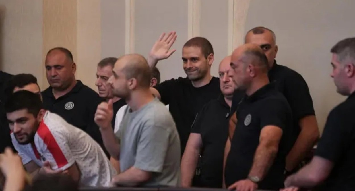 The accused in the courtroom. Photo: "Interpressnews" https://www.interpressnews.ge/ru/article/169923-sud-ne-udovletvoril-ni-odnogo-khodataistva-ob-izmenenii-mery-presecheniia-v-otnoshenii-andro-chichinadze-onise-tskhadadze-i-eshche-9-lits-i-ostavil-v-zakliuchenii-vsekh-obviniaemykh