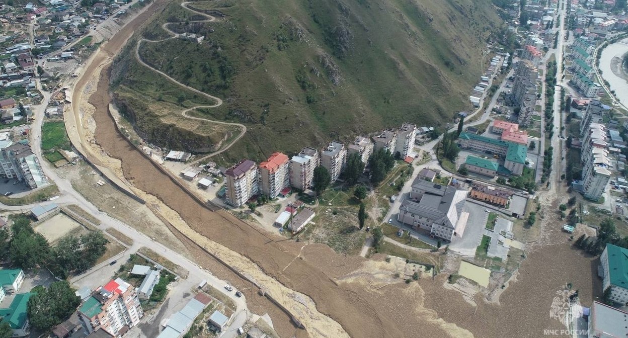 The aftermath of a mudflow in Tyrnyauz. Photo: Emergencies Ministry https://t.me/mchskbr/7944