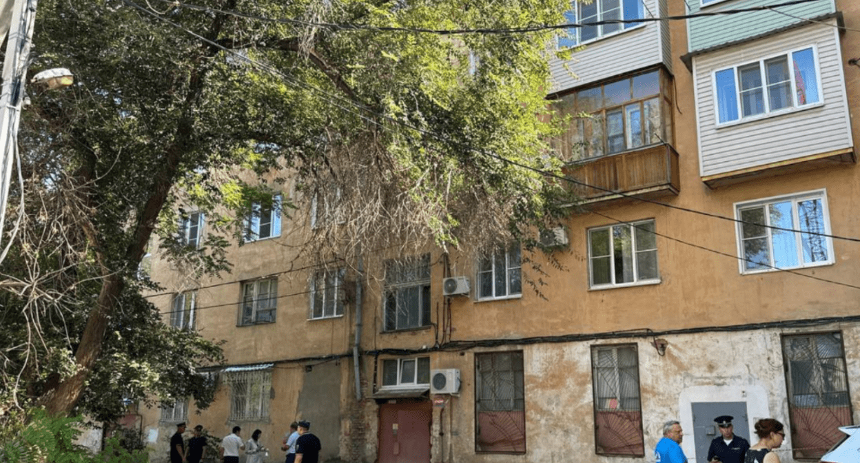 House on Tatishchev Street, 10. Screenshot of a photo from the Telegram channel of the press service of the Governor of the Astrakhan Region from 08/07/25, https://t.me/governorspressoffice/24955