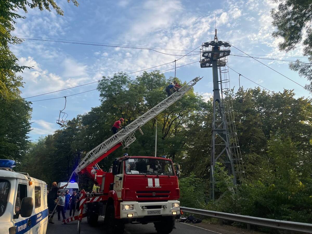 Evacuation of visitors to the cable car in Nalchik. Photo: Emergencies Ministry of Kabardino-Balkaria.