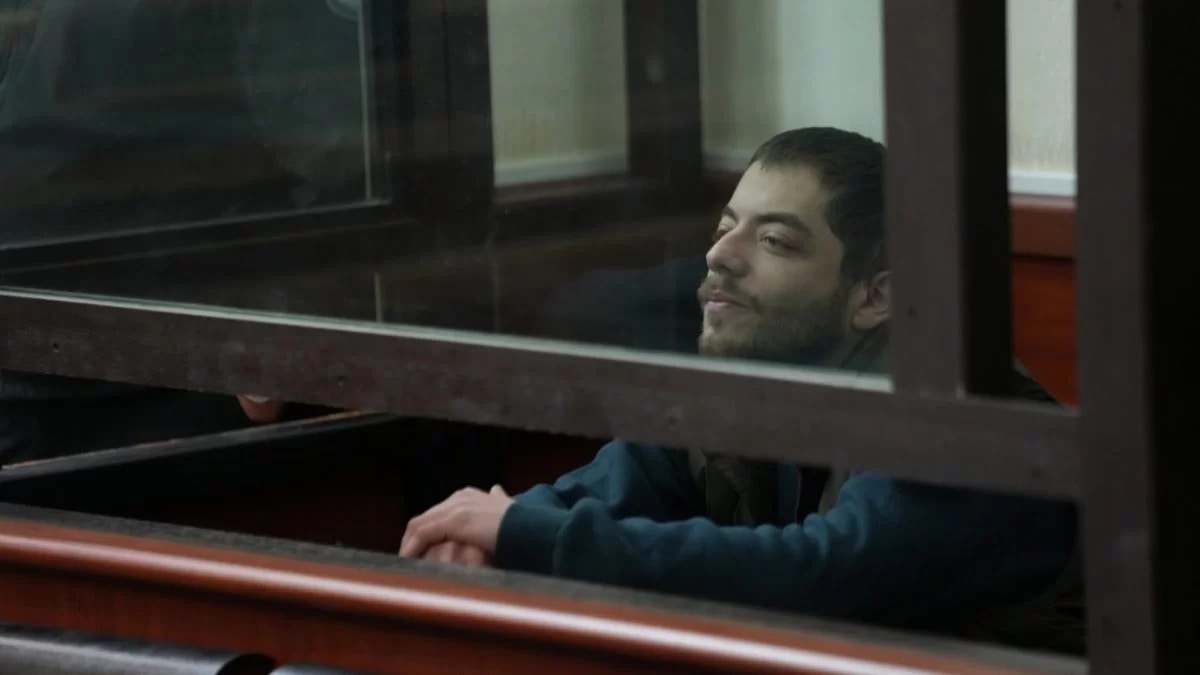 David Khomeriki in the courtroom. Photo: https://www.newsgeorgia.ge/sud-prigovoril-k-4-5-godam-muzykanta-zaderzhannogo-na-protestnoj-akcii-za-koktejli-molotova/
