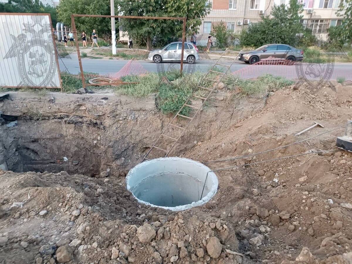The collector hatch where the workers' bodies were found. Photo from the Rostov Region Investigative Committee Telegram channel. https://t.me/SU_SKR161/3730