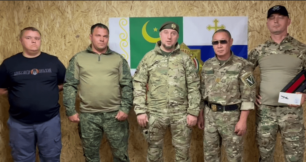 Alaudinov with representatives of the "Russian Community South". Still frame from a video from his Telegram channel from 15.08.25, https://t.me/AptiAlaudinovAKHMAT/13168.