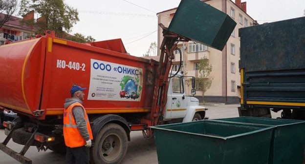 Garbage removal in Grozny. Photo: Grozny-Inform https://www.grozny-inform.ru/