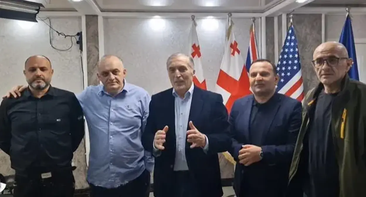 Irakli Nadiradze, Murtaz Zodelava, Paate Burchuladze, Paate Mandzhgaladze, Lashe Beridze (from left to right). Photo: https://www.interpressnews.ge/ru/article/171031-segodnia-budut-prediavleny-obvineniia-paate-burchuladze-murtazu-zodelava-irakliiu-nadiradze-paate-mandzhgaladze-i-lashe-beridze