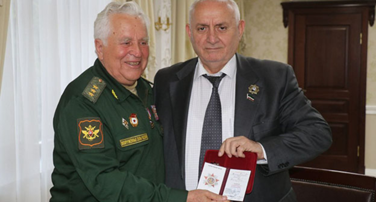 Musa Kavraev (right) and Shaid Zhamaldaev. October 15, 2025 Photo: https://t.me/parlamentchr/11801