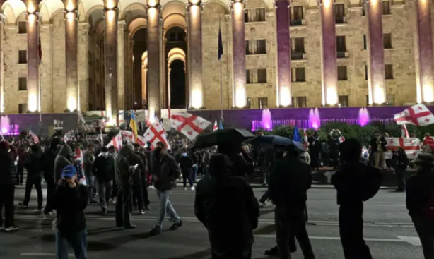 Protesters blocked traffic in central Tbilisi. Screenshot from Interpressnews photo from October 19, 2025, https://www.interpressnews.ge/ru/article/171297-uchastniki-aktsii-perekryli-prospekt-rustaveli