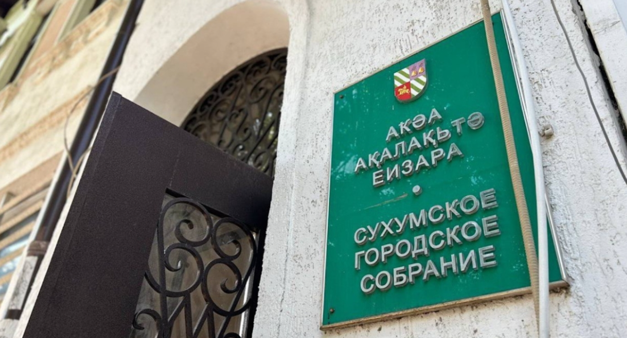 Elections to the Sukhumi City Council will be held on November 8. Screenshot from Apsnypress: https://apsnypress.info/ru/home/novosti/item/17881-41-kandidat-pretenduet-na-19-mest-v-sobranii-sukhuma