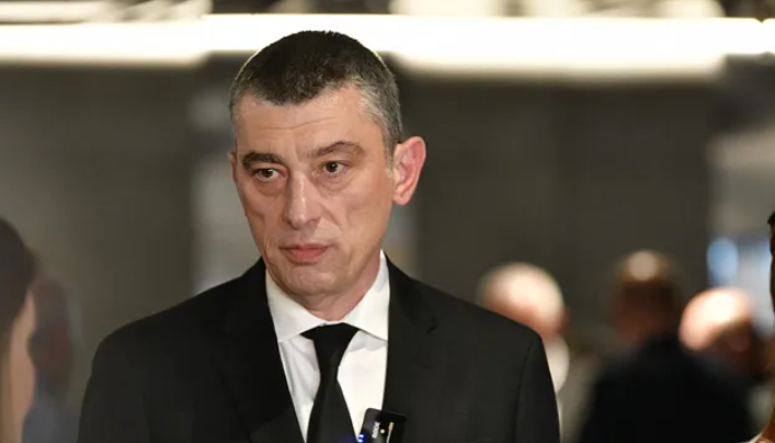 Giorgi Gakharia. Screenshot from Interpressnews photo from November 13, 2025, https://www.interpressnews.ge/ru/article/171796-v-kachestve-mery-presecheniia-po-tn-epizodu-chorchana-georgiiu-gakhariia-zaochno-izbrano-zakliuchenie