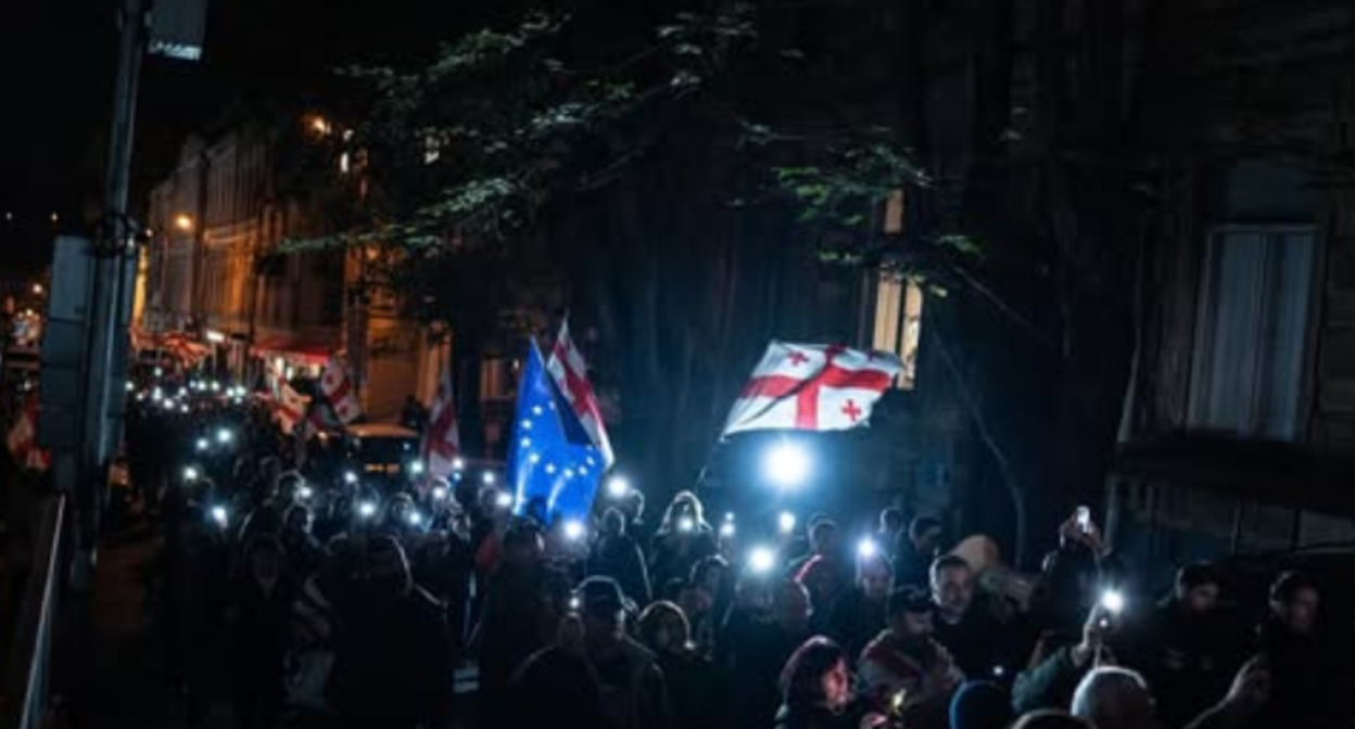 Participants in a march in central Tbilisi. Screenshot from Publika photo from November 16, 2025, https://www.facebook.com/photo?fbid=1607678250631719&set=a.715406393192247 (Meta, the company that owns the social network, is banned in Russia).