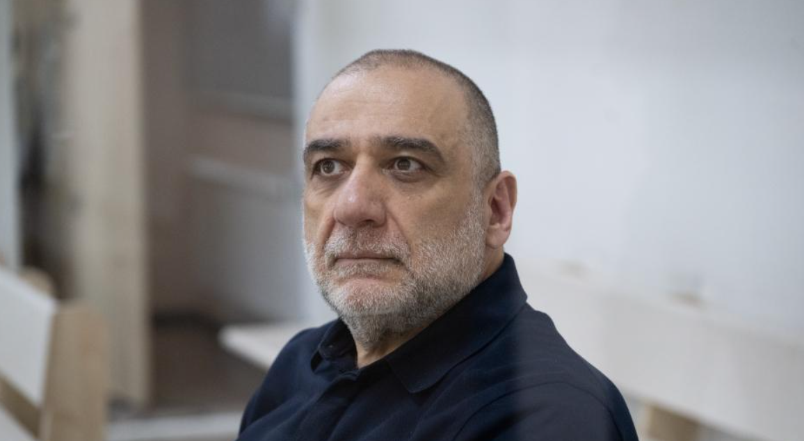 Ruben Vardanyan in court. Photo by Report.Az from August 19, 2025, https://report.az/ru/proisshestviya/v-bakinskom-sude-poterpevshie-i-ih-pravopreemniki-dali-pokazaniya-po-delu-vardanyanayu/