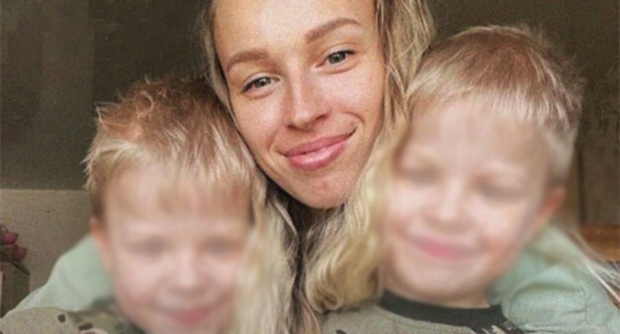 Anna Smirnova with her children. Photo: https://t.me/heda_media/1347