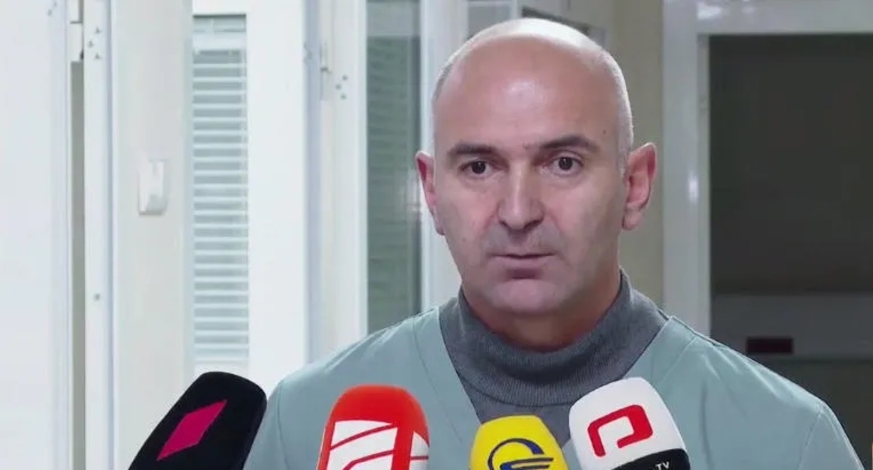 Doctor Bezhan Khozrevanidze. Photo: Interpressnews https://www.interpressnews.ge/ka/article/855384-ekimi-kvesheti-kobis-gzis-msheneblobisas-sopel-kerestan-micis-masis-chamoshlis-shedegad-dashavebulze-tavis-gul-mkerdisa-da-muclis-grus-organoebis-travmuli-dazianebebi-ar-vlindeba-magram-pacientis-mdgomareoba-saquradgeboa