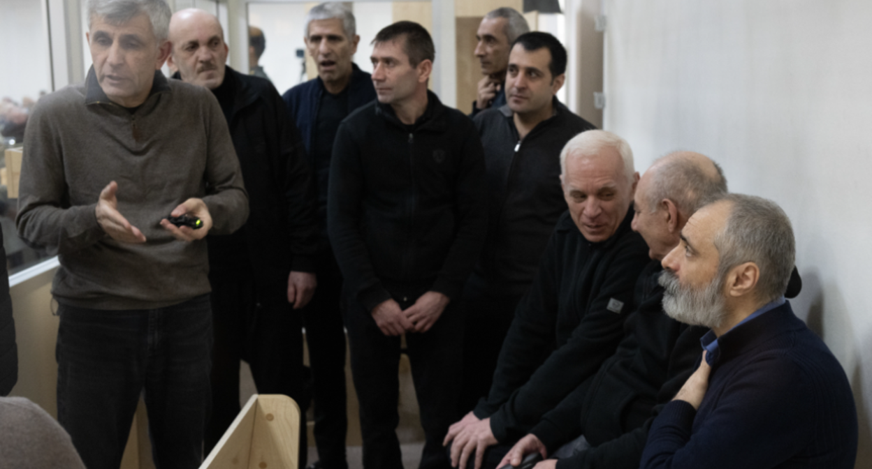 Former Nagorno-Karabakh leaders in court. Screenshot from Azertac, December 4, 2025, https://azertag.az/ru/xeber/v_sude_nad_grazhdanami_armenii_zavershilos_zashchititelnoe_vystuplenie_advokatov_obvinyaemyh-3898143