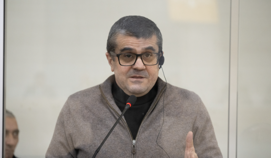 Arayik Harutyunyan in court. Screenshot from Azertac photo from December 19, 2025, https://azertag.az/ru/xeber/sudebnyi_process_nad_grazhdanami_armenii_prodolzhilsya_zaslushivaniem_poslednih_slov_obvinyaemyh-3927847 Arayik Harutyunyan in court. Screenshot from Azertac photo from December 19, 2025, https://azertag.az/ru/xeber/sudebnyi_process_nad_grazhdanami_armenii_prodolzhilsya_zaslushivaniem_poslednih_slov_obvinyaemyh-3927847