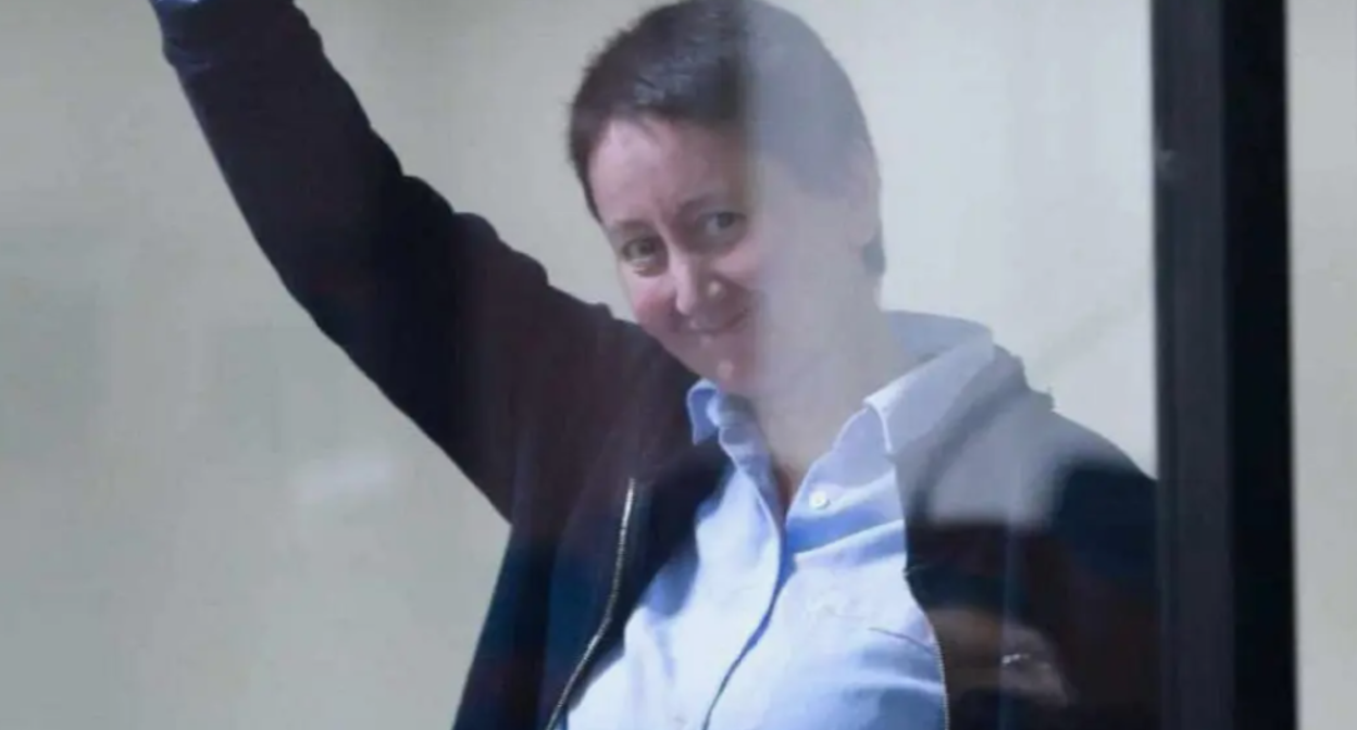 Mzia Amaglobeli in court. Photo screenshot: https://accentnews.ge/ru/article/139139-mziia-amaglobeli-sredi-finalistov-premii-imeni-saxarova/