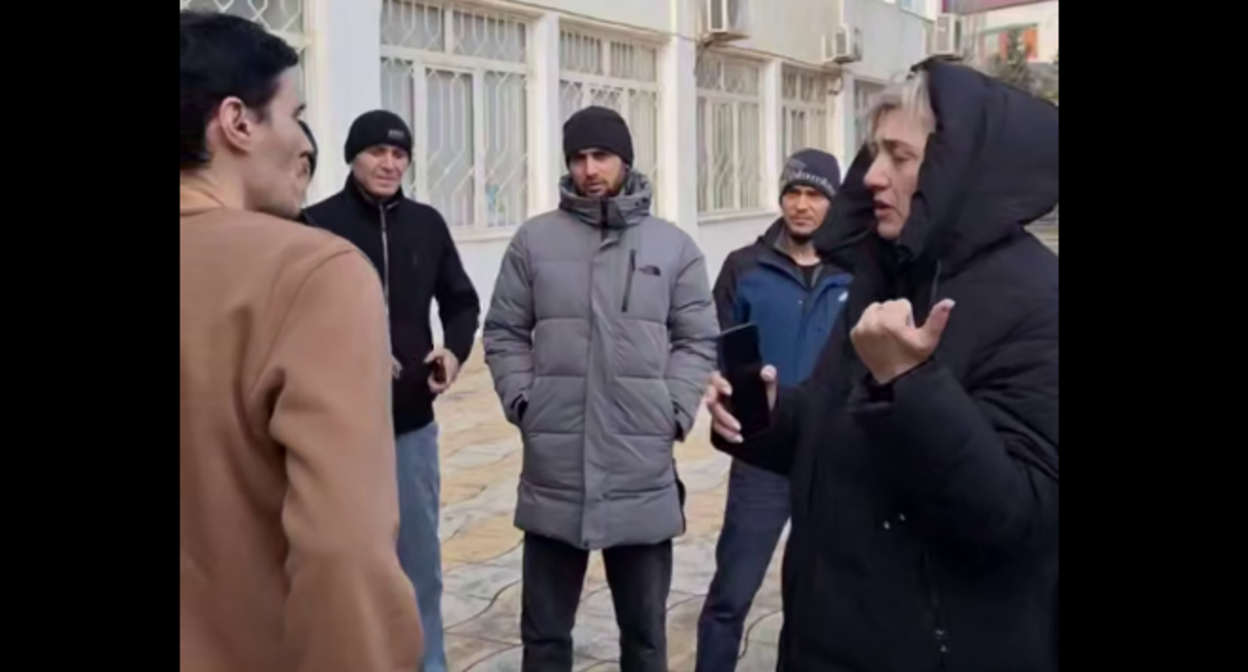 Residents of Kaspiysk gathered at the city administration building. Still from a video from the Kaspiysk 24 Telegram channel, January 8, 2026, https://t.me/kaspiysk_dagestan/7508.