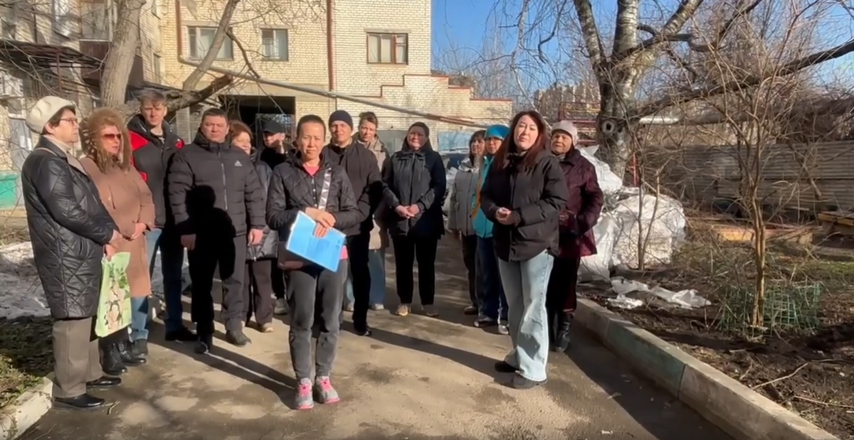 Residents of a building in Stavropol complained to the governor about flooding in their apartments. Still image/ https://vkvideo.ru/video-58956239_456249642?t=38s