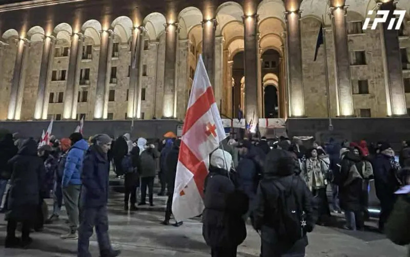 413th day of continuous protests in Tbilisi. Interpressnews/https://www.interpressnews.ge/ka/article/859496-parlamenttan-saprotesto-akcia-mimdinareobs