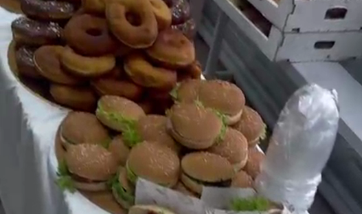 A cafeteria at a Makhachkala gymnasium. Still from a video from the Telegram channel "Chernovik" from January 10, 2025, https://t.me/chernovik/92494.