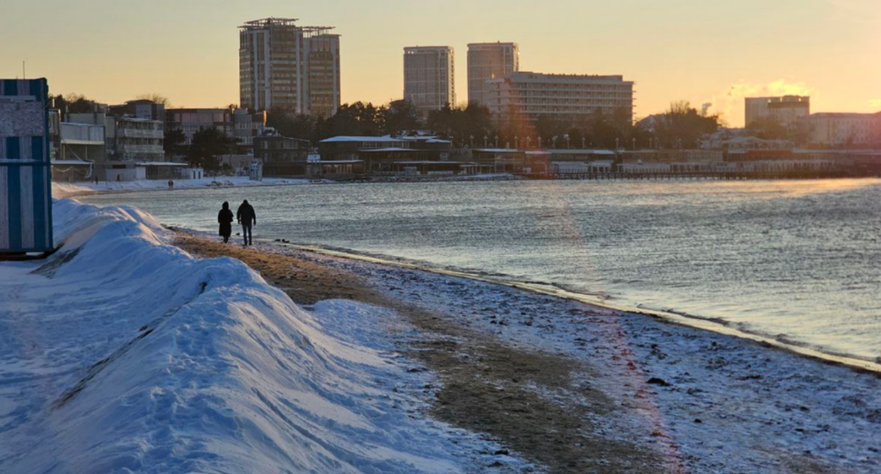Anapa's central beach. Screenshot from Yuri Ozarovsky's Telegram channel, January 17, 2026, https://t.me/MoreOz/114599.