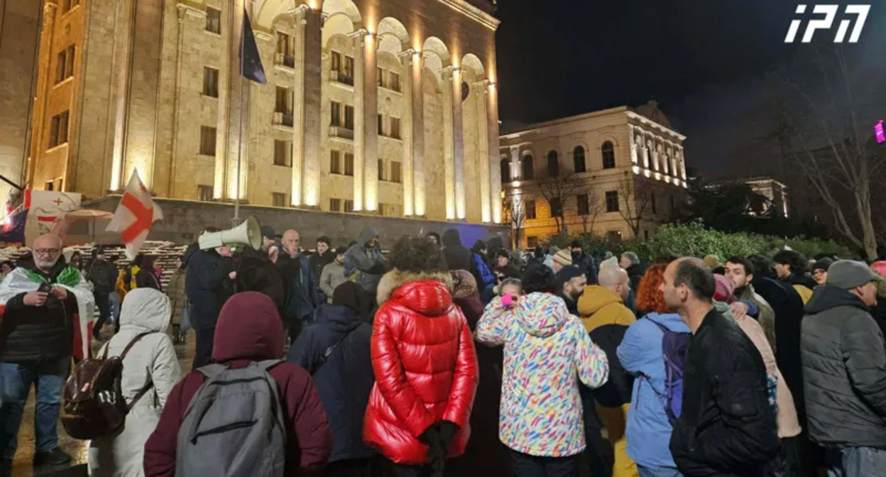 Supporters of European integration gathered on Rustaveli Avenue near the Georgian Parliament for the 419th day in a row. January 20, 2026. Interpressnews/https://www.interpressnews.ge/ka/article/859861-parlamenttan-saprotesto-akcia-mimdinareobs