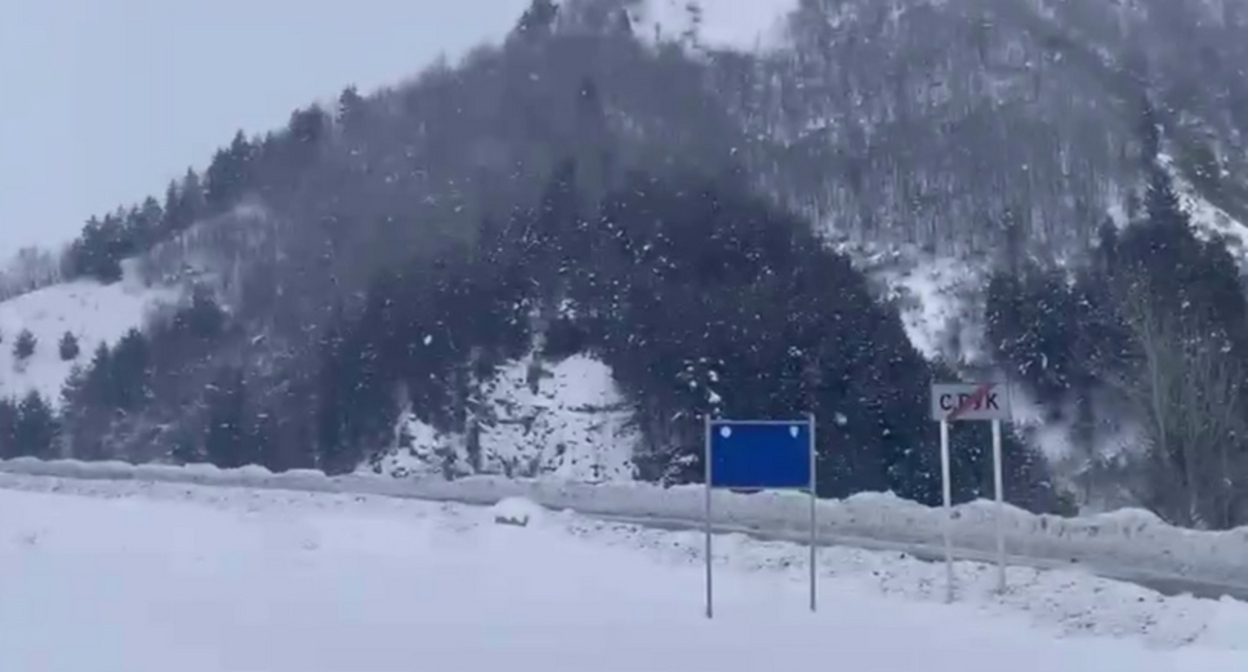 The Transcaucasian Highway at the exit from the village of Ruk. Still from a video from the South Ossetian Ministry of Emergency Situations https://t.me/mchsruo/4909