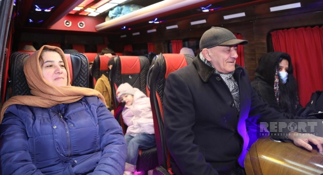 Displaced persons. January 27, 2026. Photo: Report https://report.az/ru/vnutrennyaya-politika/v-selo-mamedbejli-zangilanskogo-rajona-otpravlen-ocherednoj-karavan-pereselencev
